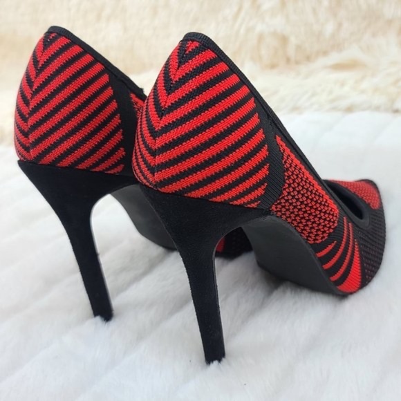 * Cape Robbin Red & Black Knit Pointy Toe Pump With 4" High Heel - Picture 7 of 9